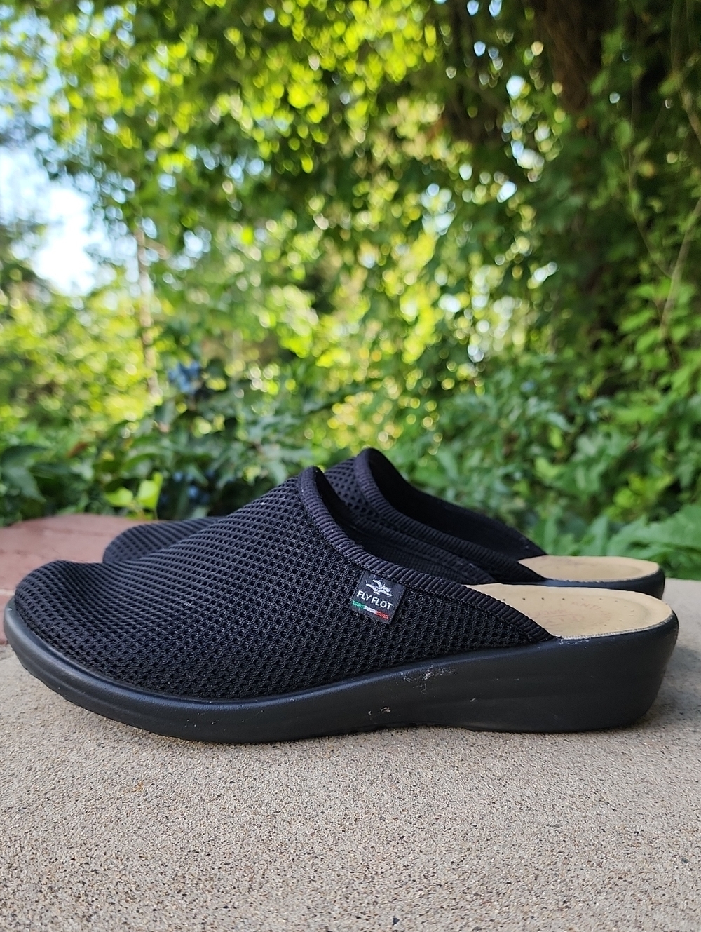 Flyflot Black Slip-On Comfort Clogs